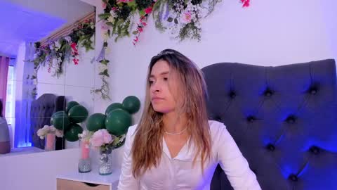 beccamilanni online show from December 27, 12:45 pm
