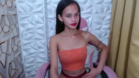 Snapshot of beccamiller22 chatting on February 1, 1:02 am becca online show from February 1, 1:02 am