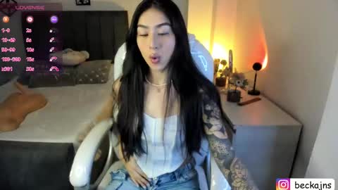 Marzhie online show from September 18, 1:42 pm