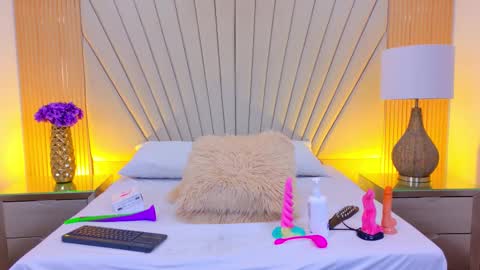 Laura Tobon online show from September 26, 9:23 pm