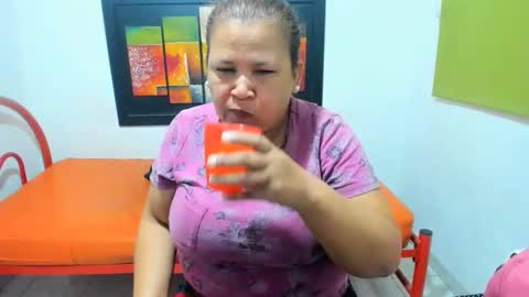 beckyummys online show from February 6, 12:15 pm