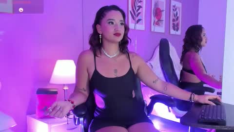 Snapshot of belajones chatting on October 22, 3:55 am Bela online show from October 22, 3:55 am