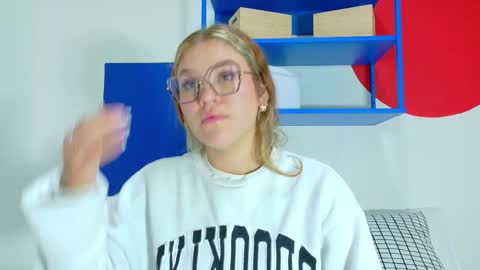 Snapshot of belamiller chatting on October 13, 11:46 am BELA online show from October 13, 11:46 am