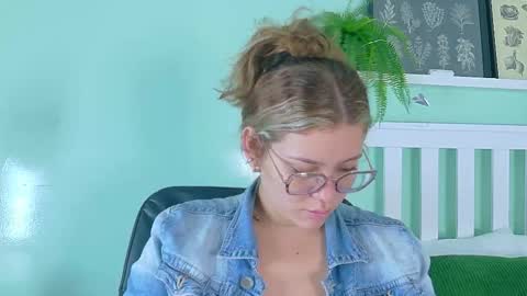 Snapshot of belamiller chatting on October 9, 11:58 am BELA online show from October 9, 11:58 am