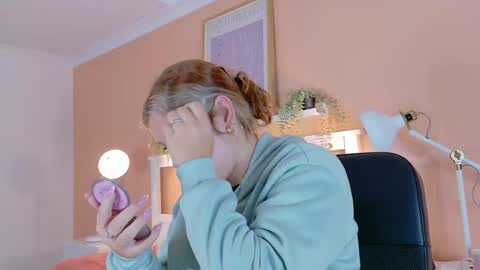 Snapshot of belamiller chatting on October 6, 11:38 am BELA online show from October 6, 11:38 am