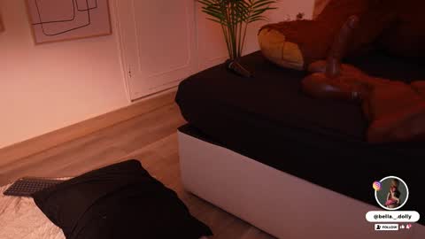 Snapshot of bella__donne chatting on September 30, 3:17 pm    online show from September 30, 3:17 pm