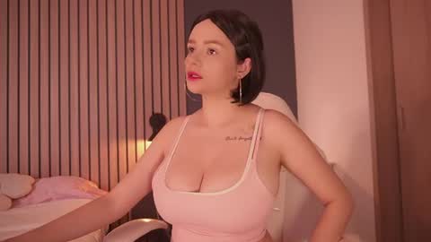 isabella online show from July 5, 10:59 pm