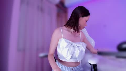 isabella online show from December 2, 8:20 pm