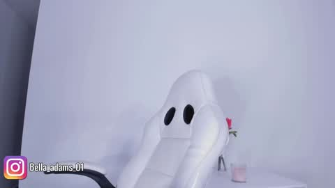 Snapshot of bella_adams_ chatting on October 4, 4:40 am isabella online show from October 4, 4:40 am