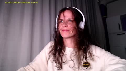 Snapshot of bella_alice chatting on October 7, 8:13 pm Alicia Belvedere online show from October 7, 8:13 pm