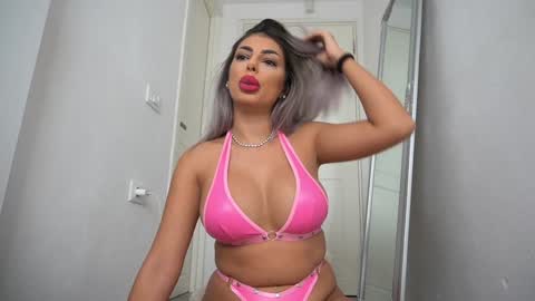 Snapshot of bella_blonda chatting on September 25, 11:24 pm Emma Bella online show from September 25, 11:24 pm