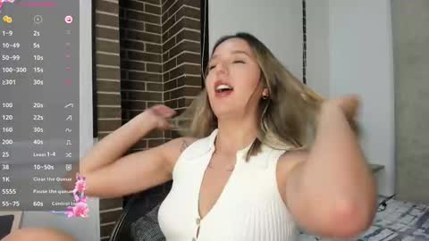 Snapshot of bella_blue_ chatting on February 19, 5:27 pm bella_blue_ online show from February 19, 5:27 pm