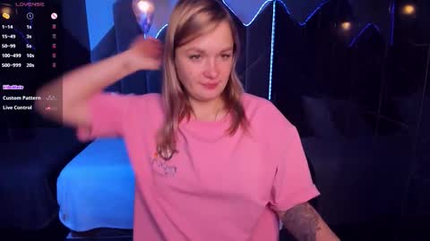 Snapshot of bella_cosmos chatting on September 30, 5:35 am Bella online show from September 30, 5:35 am