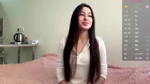 Snapshot of bella_gasp chatting on October 14, 4:04 am Jane online show from October 14, 4:04 am