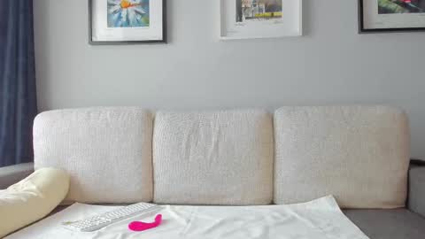 Snapshot of bella_hot77 chatting on February 16, 10:21 am Anna online show from February 16, 10:21 am