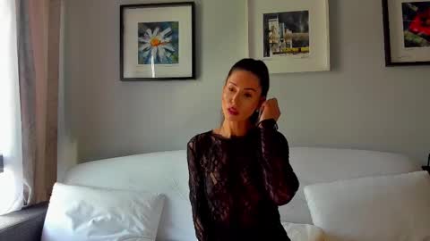 Snapshot of bella_hot77 chatting on September 9, 8:14 am Anna online show from September 9, 8:14 am