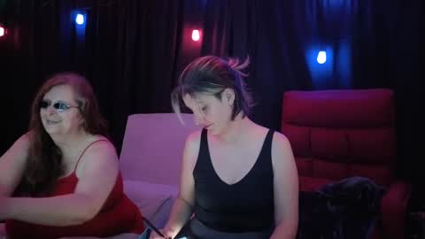 Snapshot of bella_james_1988 chatting on September 24, 6:40 pm Bella James online show from September 24, 6:40 pm