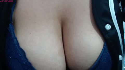 Snapshot of bella_lady_1_ chatting on February 14, 8:48 pm lady online show from February 14, 8:48 pm