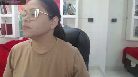 Snapshot of bella_lady_1_ chatting on September 16, 11:40 am lady online show from September 16, 11:40 am