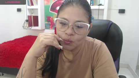 Snapshot of bella_lady_1_ chatting on September 25, 11:53 am lady online show from September 25, 11:53 am