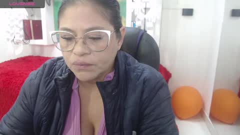 Snapshot of bella_lady_1_ chatting on October 20, 11:46 am lady online show from October 20, 11:46 am