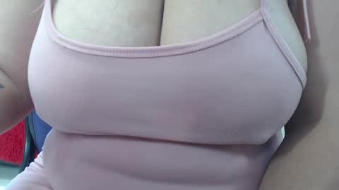 Snapshot of bella_lady_1_ chatting on September 29, 12:43 pm lady online show from September 29, 12:43 pm