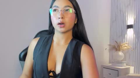 bella_martini_ online show from March 17, 12:09 pm