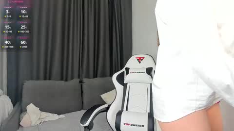 Hi I am Bella I am a first day here online show from October 19, 3:30 am