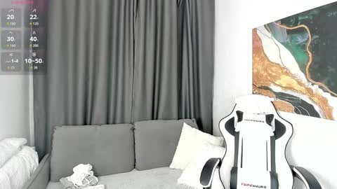 Hi I am Bella I am a first day here online show from October 17, 3:10 am