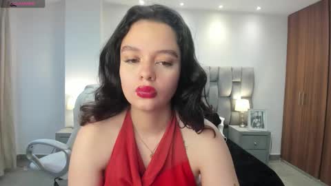 Snapshot of bellaa_hadid_ chatting on February 7, 11:34 am Bella Hadid online show from February 7, 11:34 am