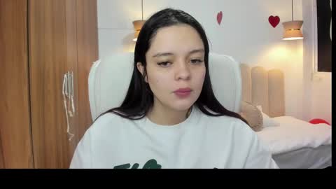 Snapshot of bellaa_hadid_ chatting on February 16, 11:27 am Bella Hadid online show from February 16, 11:27 am