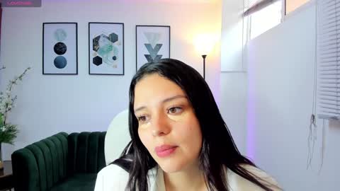 Snapshot of bellaa_hadid_ chatting on December 29, 1:38 pm Bella Hadid online show from December 29, 1:38 pm