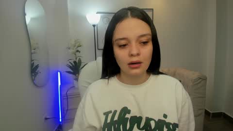 Snapshot of bellaa_hadid_ chatting on December 27, 11:28 am Bella Hadid online show from December 27, 11:28 am