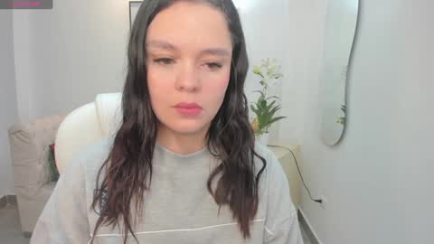 Snapshot of bellaa_hadid_ chatting on January 7, 11:16 am Bella Hadid online show from January 7, 11:16 am