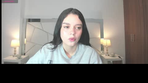 Snapshot of bellaa_hadid_ chatting on January 3, 4:16 pm Bella Hadid online show from January 3, 4:16 pm