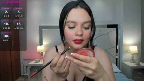 Snapshot of bellaa_hadid_ chatting on February 8, 11:33 am Bella Hadid online show from February 8, 11:33 am