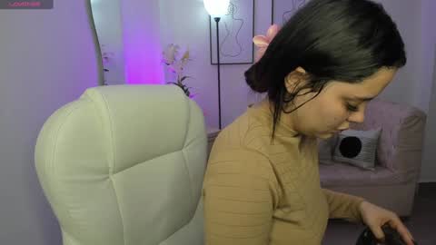 Snapshot of bellaa_hadid_ chatting on January 10, 11:22 am Bella Hadid online show from January 10, 11:22 am