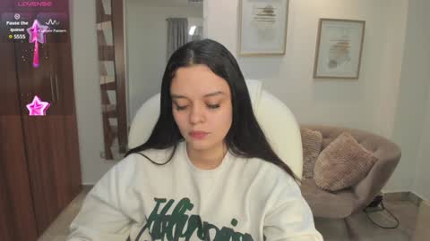 Snapshot of bellaa_hadid_ chatting on January 28, 11:28 am Bella Hadid online show from January 28, 11:28 am