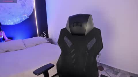 bellaastorm online show from November 4, 4:28 am