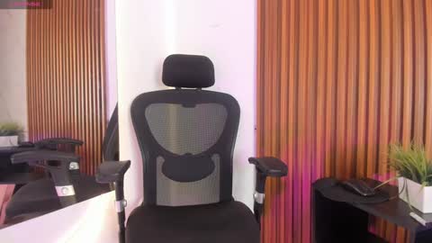 Snapshot of belladuboiss_ chatting on January 11, 12:29 pm belladuboiss_ online show from January 11, 12:29 pm