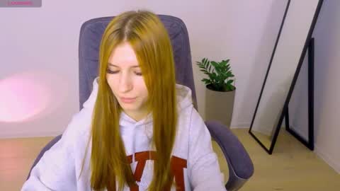 Snapshot of bellafoxi chatting on October 27, 1:06 pm BellaFoxi online show from October 27, 1:06 pm