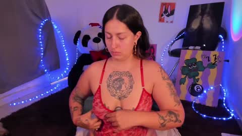 Snapshot of bellahanson_ chatting on January 19, 7:37 pm Bella online show from January 19, 7:37 pm
