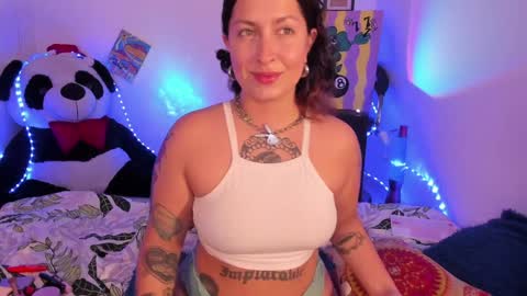 Snapshot of bellahanson_ chatting on January 30, 6:32 pm Bella online show from January 30, 6:32 pm