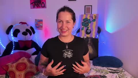Snapshot of bellahanson_ chatting on January 27, 6:31 pm Bella online show from January 27, 6:31 pm