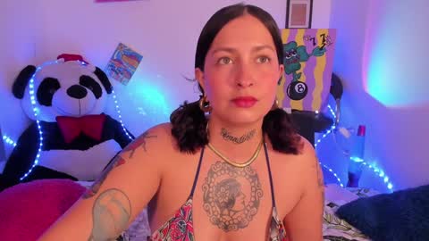 Snapshot of bellahanson_ chatting on February 5, 6:37 pm Bella online show from February 5, 6:37 pm