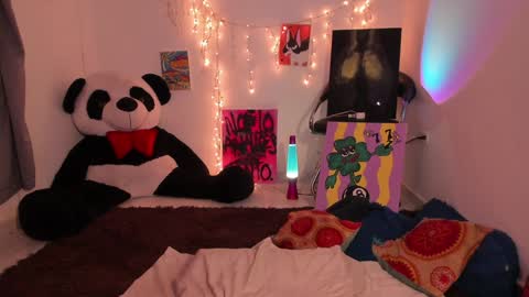 Snapshot of bellahanson_ chatting on December 22, 5:21 pm Bella online show from December 22, 5:21 pm