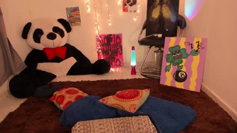 Snapshot of bellahanson_ chatting on December 15, 3:42 pm Bella online show from December 15, 3:42 pm