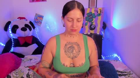Snapshot of bellahanson_ chatting on January 28, 5:03 pm Bella online show from January 28, 5:03 pm