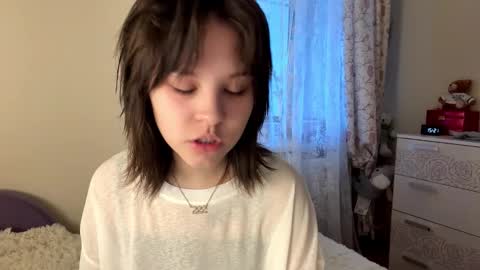 bellahood online show from March 16, 12:20 pm