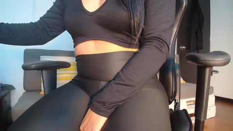 Snapshot of bellangel_ chatting on January 5, 8:42 pm Camille online show from January 5, 8:42 pm